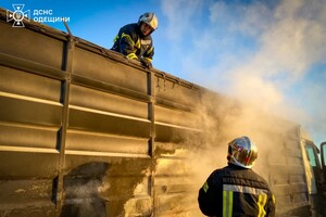 На трассе Одесса &ndash; Киев загорелся грузовик с зерном фото 4