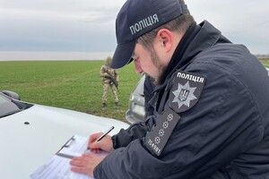 На Одещині чоловік задля втечі за кордон із товаришем намагався підкупити прикордонника фото 1