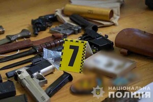 Нелегальное обращение оружия и взрывчаток: результаты трехдневных обысков в Одесской области фото