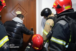 Нічна атака &quot;Шахедів&quot; на Одесу: є постраждалі та руйнування (оновлено) фото 6