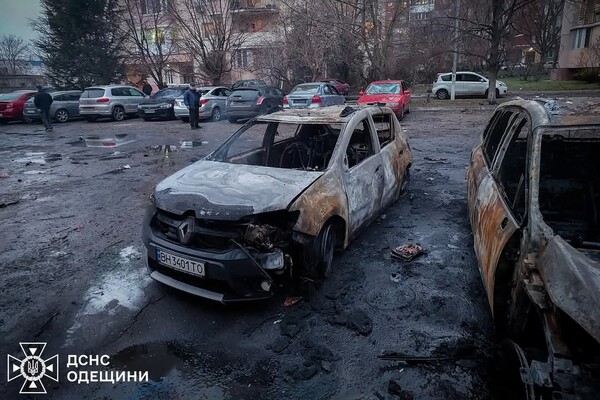 Нічна атака &quot;Шахедів&quot; на Одесу: є постраждалі та руйнування (оновлено) фото 10