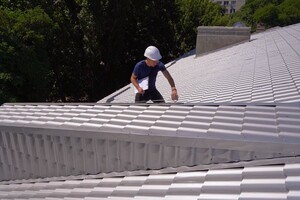 В Одессе восстанавливают дом, который неоднократно обстреливали россияне фото 1