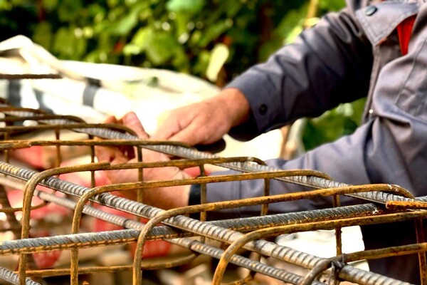 В Одессе восстанавливают дом, который неоднократно обстреливали россияне фото 6