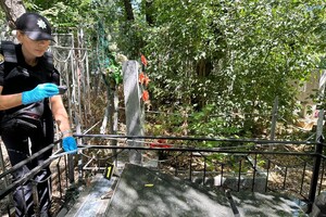 В Одесі на одному із кладовищ пошкодили пам'ятники фото 3