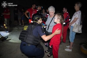 Горить Привоз, є руйнування в історичному середмісті: наслідки нічного удару по Одесі (оновлено) фото 18