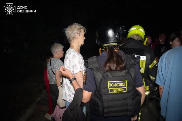 Горить Привоз, є руйнування в історичному середмісті: наслідки нічного удару по Одесі (оновлено) фото 19