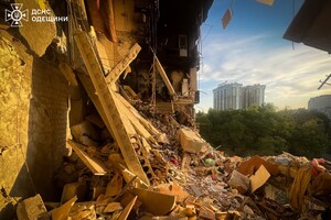 Горить Привоз, є руйнування в історичному середмісті: наслідки нічного удару по Одесі (оновлено) фото 21