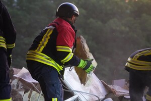 Горить Привоз, є руйнування в історичному середмісті: наслідки нічного удару по Одесі (оновлено) фото 24