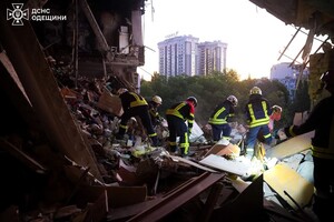 Горить Привоз, є руйнування в історичному середмісті: наслідки нічного удару по Одесі (оновлено) фото 27