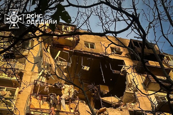 Горить Привоз, є руйнування в історичному середмісті: наслідки нічного удару по Одесі (оновлено) фото 30