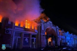 Горить Привоз, є руйнування в історичному середмісті: наслідки нічного удару по Одесі (оновлено) фото 33