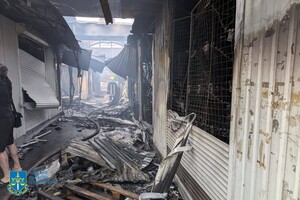 Горить Привоз, є руйнування в історичному середмісті: наслідки нічного удару по Одесі (оновлено) фото 36