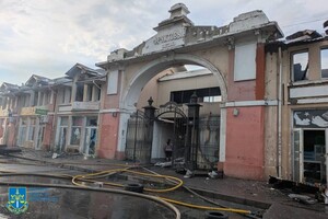 Горить Привоз, є руйнування в історичному середмісті: наслідки нічного удару по Одесі (оновлено) фото 39