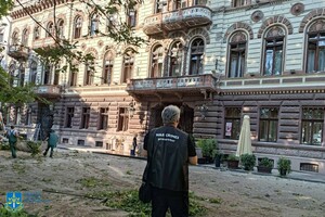 Горить Привоз, є руйнування в історичному середмісті: наслідки нічного удару по Одесі (оновлено) фото 41