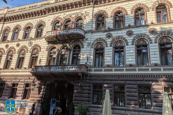 Горить Привоз, є руйнування в історичному середмісті: наслідки нічного удару по Одесі (оновлено) фото 42