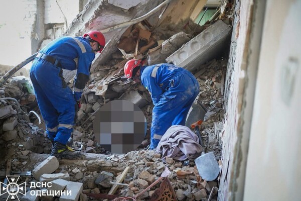 Нічний дроновий удар по багатоповерхівці: під завалами виявили загиблого (оновлено) фото