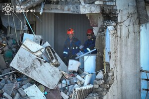 Нічний дроновий удар по багатоповерхівці: під завалами виявили загиблого (оновлено) фото 1