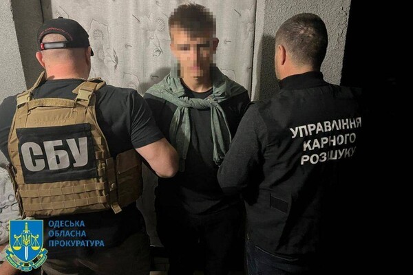 В Одессе молодой человек сжег три военных автомобиля: как его наказал суд фото 1