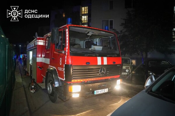 Уночі в Одеському районі горів ЖК &quot;7 Небо&quot;: подробиці пожежі фото 1