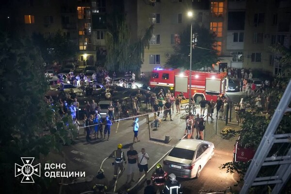 Уночі в Одеському районі горів ЖК &quot;7 Небо&quot;: подробиці пожежі фото 7