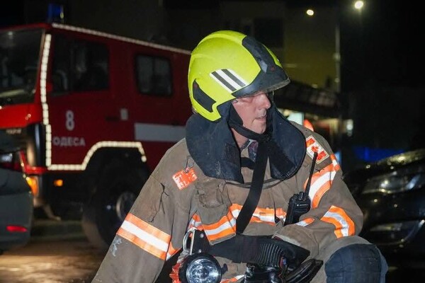 Уночі в Одеському районі горів ЖК &quot;7 Небо&quot;: подробиці пожежі фото 11