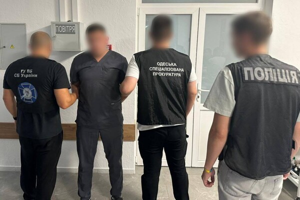 Надавали фіктивні повістки й медичні довідки: в Одесі викрили схему з ухилення від мобілізації фото 4
