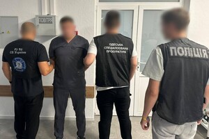 Надавали фіктивні повістки й медичні довідки: в Одесі викрили схему з ухилення від мобілізації фото 4