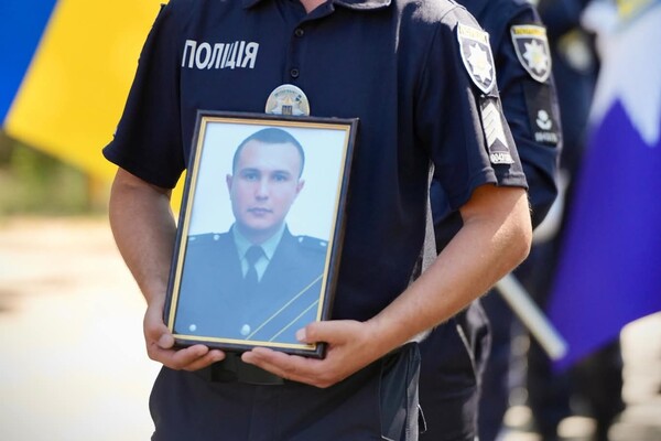 Захищав Україну на Донецькому напрямку: на Одещині попрощалися з поліцейським Сергієм Маглою фото 4