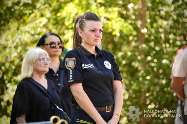 Захищав Україну на Донецькому напрямку: на Одещині попрощалися з поліцейським Сергієм Маглою фото 10