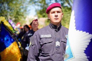 Захищав Україну на Донецькому напрямку: на Одещині попрощалися з поліцейським Сергієм Маглою фото 11