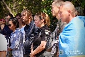 Захищав Україну на Донецькому напрямку: на Одещині попрощалися з поліцейським Сергієм Маглою фото 14