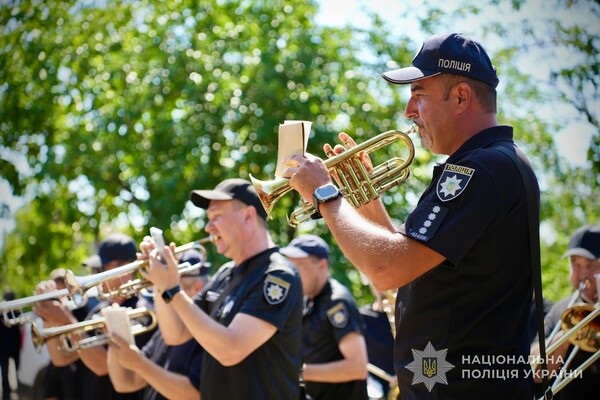 Захищав Україну на Донецькому напрямку: на Одещині попрощалися з поліцейським Сергієм Маглою фото 18
