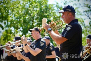Захищав Україну на Донецькому напрямку: на Одещині попрощалися з поліцейським Сергієм Маглою фото 18