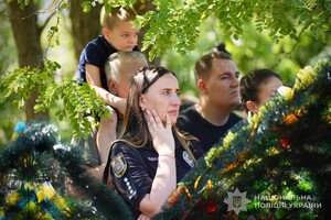 Захищав Україну на Донецькому напрямку: на Одещині попрощалися з поліцейським Сергієм Маглою фото 20