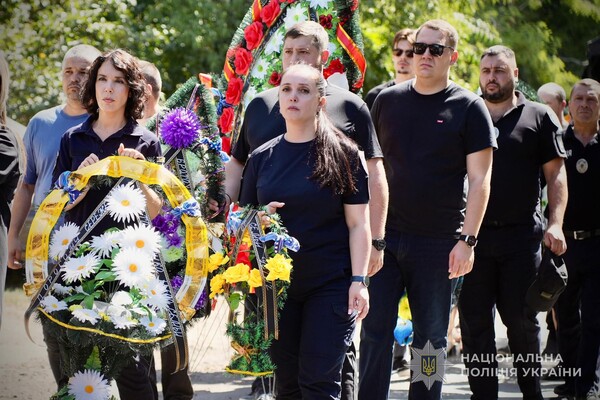 Захищав Україну на Донецькому напрямку: на Одещині попрощалися з поліцейським Сергієм Маглою фото 21