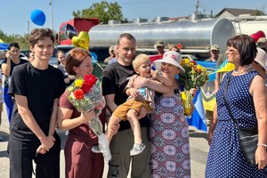 Впервые обнял маленького сына: в Одесскую область вернулся последний из пленных защитников Змеиного фото 2