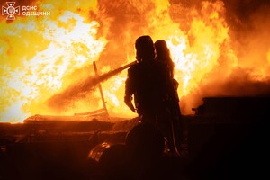 Масштабні пожежі в передмісті Одеси: наслідки нічної атаки БпЛА (оновлено) фото 3