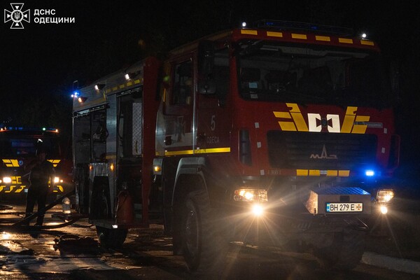 Масштабні пожежі в передмісті Одеси: наслідки нічної атаки БпЛА (оновлено) фото 4