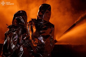 Масштабні пожежі в передмісті Одеси: наслідки нічної атаки БпЛА (оновлено) фото 5