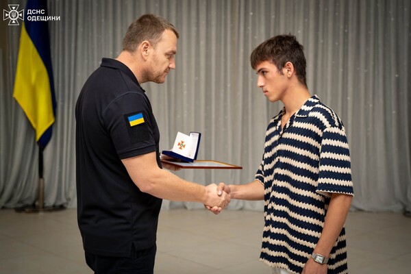 Врятував товариша з-під завалів: підлітка з Одещини нагородили за відвагу фото