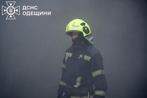 Масштабный пожар в порту Одесской области: загорелась транспортная лента фото