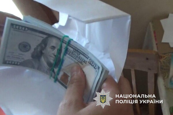 Посвідка на проживання за хабар: в Одесі викрили схему &quot;продажу&quot; документів фото
