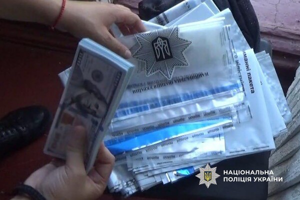 Посвідка на проживання за хабар: в Одесі викрили схему &quot;продажу&quot; документів фото 2