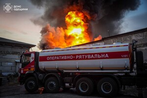 Масштабный пожар в Одесском районе: горел рынок &quot;7-й километр&quot; фото 1