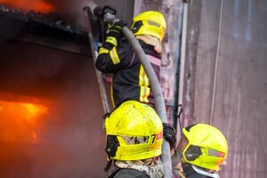 Масштабный пожар в Одесском районе: горел рынок &quot;7-й километр&quot; фото 2