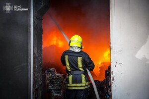 Масштабный пожар в Одесском районе: горел рынок &quot;7-й километр&quot; фото 3