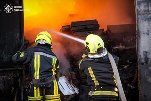 Масштабный пожар в Одесском районе: горел рынок &quot;7-й километр&quot; фото 5