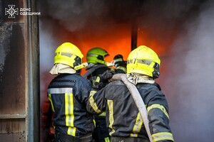 Масштабный пожар в Одесском районе: горел рынок &quot;7-й километр&quot; фото 6