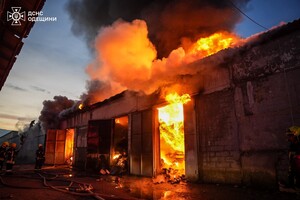Масштабный пожар в Одесском районе: горел рынок &quot;7-й километр&quot; фото 7
