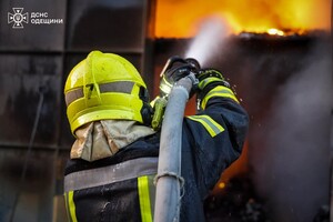 Масштабный пожар в Одесском районе: горел рынок &quot;7-й километр&quot; фото 8